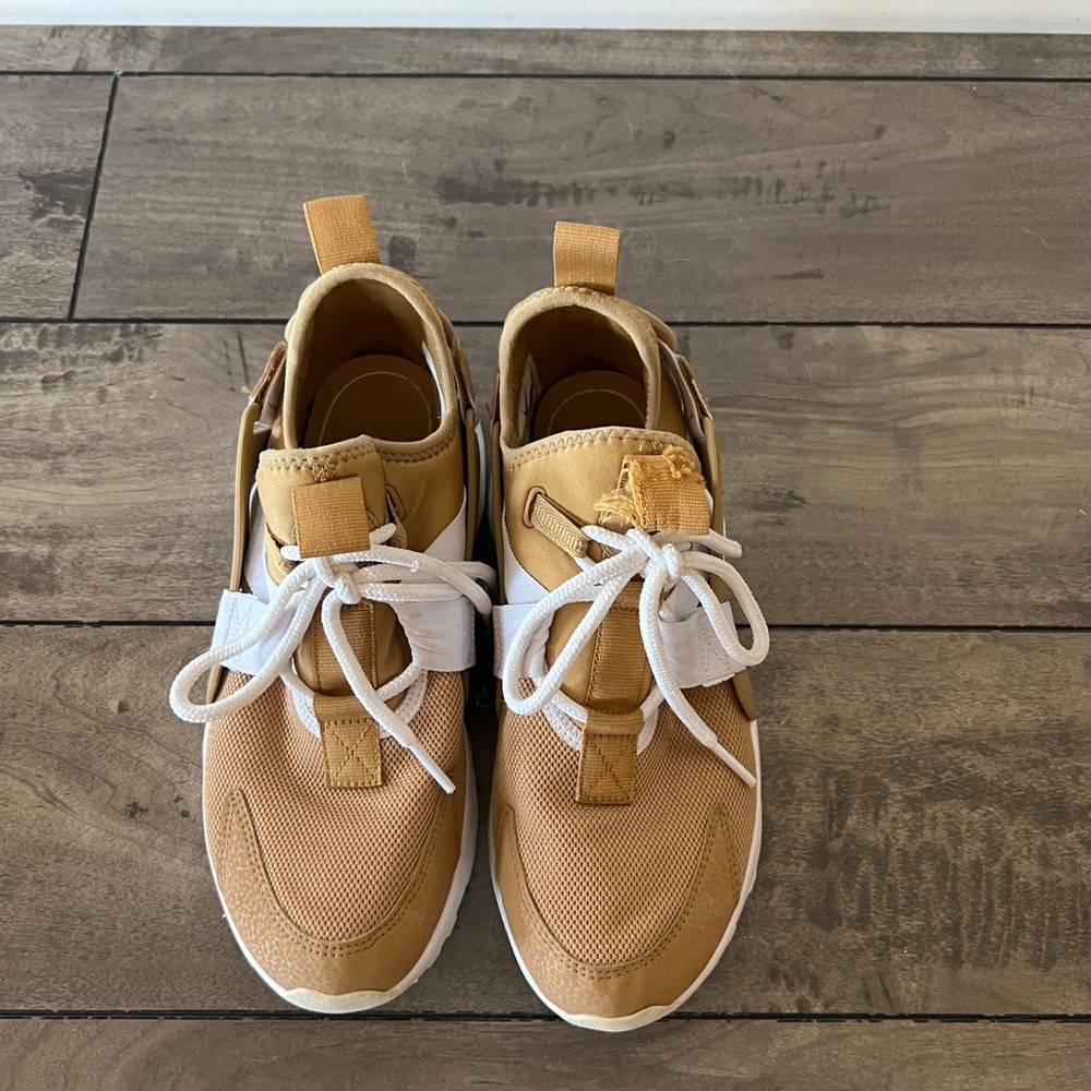 Nike gold shoes